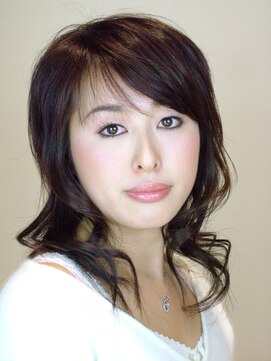 フローヘア(Flow hair) リッジの効いたカールで大人めセクシーロング