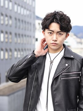 キラキラ(KIRAKIRA) ツーブロック 無造作ショート アップバング マッシュパーマ