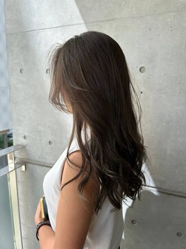 リバレッジ 白金(Leverage) 大人海外レイヤーグレージュ:Mayu Yamaoka