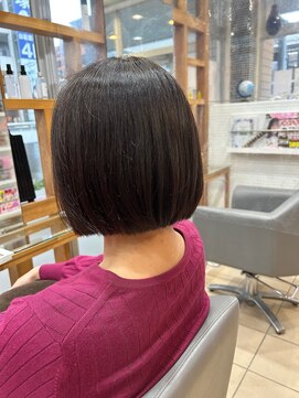 スタジオ アルファプラス 日暮里店(studio α+) ステップボーンカットカットボブショートハイライト白髪ぼかし