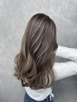 アルドーレフィエロ シンサイバシ(Ardore fiero shinsaibashi) コントラスト極ハイライト☆グレーベージュ