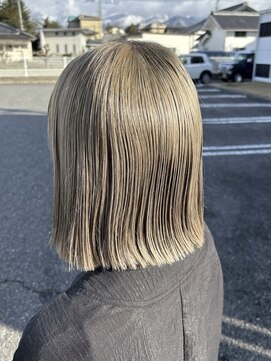 アンジュール ヒルズ(UNJOUR HILLS) グレージュカラー