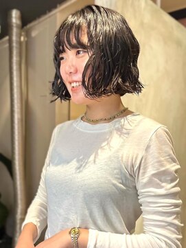 ヴヴ(Bub) ミニボブ 前髪カット スパイラルパーマ 艶髪 10代20代 黒髪