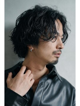 フィフス 渋谷(fifth) センターパート×パーマで作る、波巻きスパイラルパーマスタイル