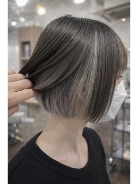 フルール(fleur) 上品インナーカラーショートボブ