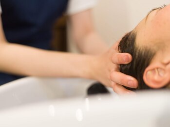 グーカ(guka.)の写真/【頭皮=髪の土台】足先まで伸ばせるフルフラットのシャンプー台で受ける、オーダーメイドスパ !!