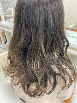 ビーズ センター北店(BEES) イルミナハイライトでツヤフワロング