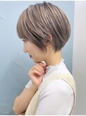美髪にオトナかわいいホワイトグレージュネビージュショートボブ