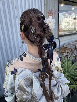 ソーコ(SOKO) ニュアンスポニーテール