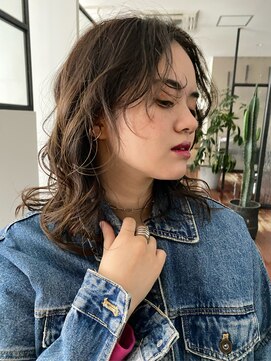 ビコ(bico) 赤み消しベージュ×ウフルパーマ風