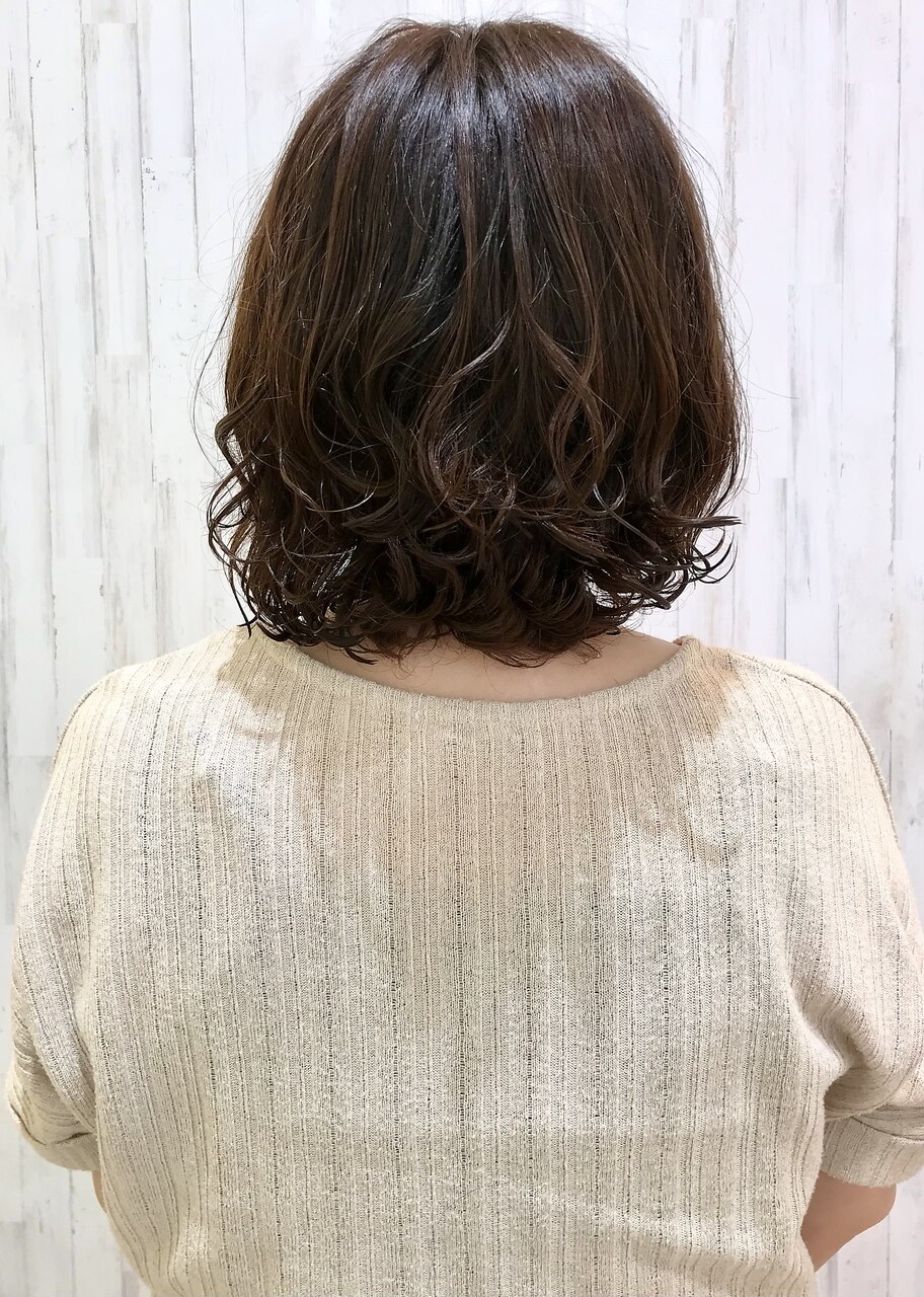 ミディアムパーマ[20代30代40代50代60代]：L182081451｜アンジュ