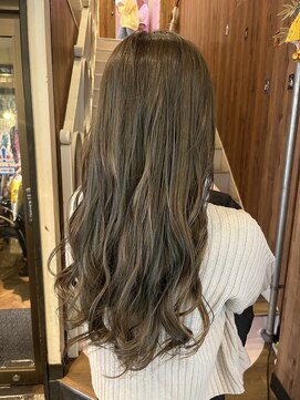 アヴァンス 天王寺店(AVANCE.) カーキベージュ×透明感