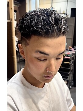 サロン ド ロイ(Salon de Roi) 極道パーマ神戸三宮メッシュパーマスキンフェードアップバング