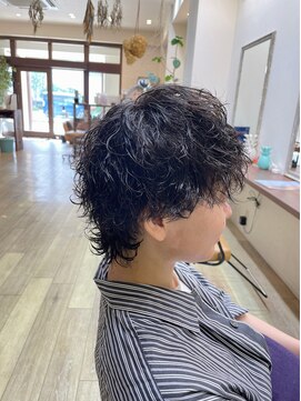 ヤコブ ヘアー(Jacob hair) ウルフ波巻きパーマスタイル