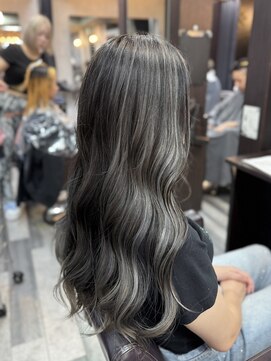 キラ(KIRA) ホワイトグレージュ