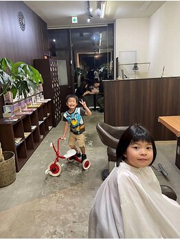 カリーズ(KULLY's)の写真/【お子様ウェルカム宣言】キッズルームでお絵描き・ごっこ遊び・ちょっと探検もOK◎お気軽にご予約ください