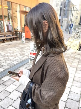 柔らかいオリーブベージュ！肌馴染み◎