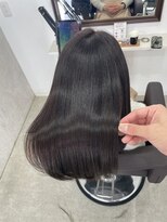 ラナ(Lana)&nbsp;【Lana】軽やかに透ける、ナチュラルアッシュの艶ストレート