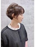 ふんわりパーマで大人可愛いショートスタイル