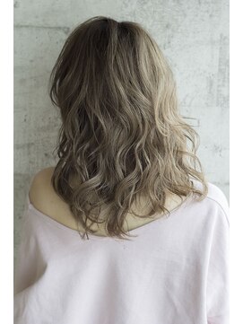 キャプチャー 海老名(capture) 透明感たっぷり大人かわいいグレイベージュ