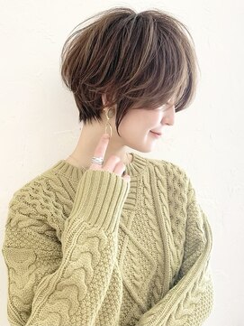 アンド ストーリーズ(&STORIES) 大人可愛い耳掛けショート20代30代40代ハイライトカラー