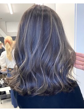 アライブ キチジョウジ(ALIVE Kichijoji) エアータッチバレイヤージュ白髪ぼかし/ケアブリーチハイライト