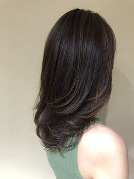 ゼン(Zen.) クセやうねりを活かした大人セミロング【泉】