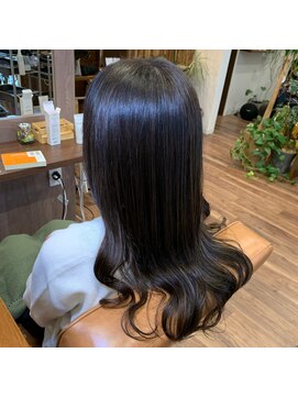 プリュム(Plume) 20代30代大人かわいいゆるふわ愛されパーマロング黒髪（暗髪）