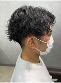 波巻きスパイラルパーマセンターパートツーブロックメンズパーマ