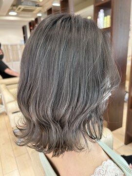 エミュ(emu) 透明感グレージュ