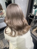 ミミー(mimiiy)&nbsp;くすみベージュ/ミルクティーベージュ/梅田ハイトーンカラー