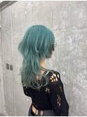 ミントグリーンのレイヤーウルフカット