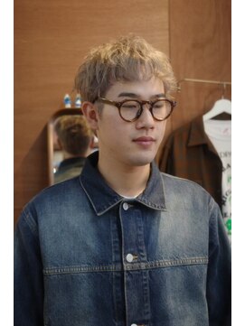 エディ(Edy) ケアブリーチダブルカラーフェザーパーマ外国人風眉毛カット岡山