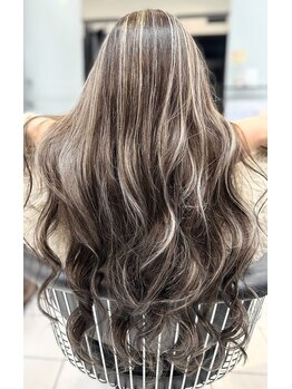 ヘアースタジオ ジェイワン(hair studio J ONE)の写真/白髪を活かしたハイライトで自分らしく。髪質改善を重ねて褒められる艶髪へ◇【J-ONE】[戸越銀座] 