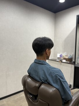 大田理容室 ツーブロックセンターパート
