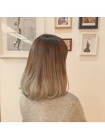 ヘアースタジオ ハーフバック 高尾店(HAIR STUDIO HALF BACKS×１/2) ホワイトアッシュ　グラデーションカラー