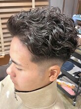 《*強めのパーマでも、ダメージレスに*》薬剤知識豊富なスタイリストが、お客様に合わせて薬剤を選定＊