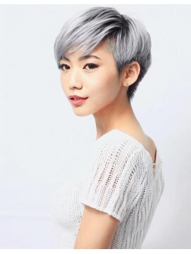 ミスグランディーヴィラス(Miss Grandee VILLAS) 福岡小倉刈上げケアブリーチアッシュシルバー