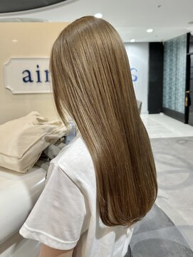 エアー 青山(AIR) ハイトーンカラーミルクティーベージュロングレイヤーカット