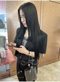 顔まわりにこだわった黒髪ロングヘア