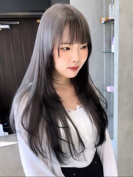 ジルバイジゼル(JILL by GiseL) ブリーチ ホワイトシルバー インナーカラー レイヤーカット 10代