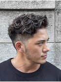 渋谷スペインカールメンズカットセンターパートテーパーフェード