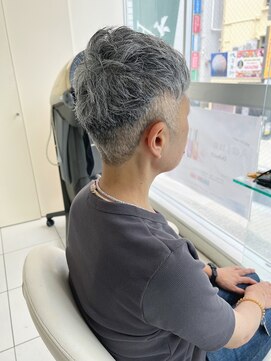 カヌレ 金沢文庫店 グレーヘアをかっこよく!刈り上げショート 【金沢文庫】
