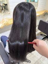 カーラ(Cara)&nbsp;赤みを抑えた地毛風カラー × アッシュブラウン