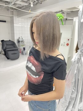 ギア(GEAR.) シルバーグレージュ×ボブ