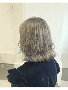 ジゼル(GiseL) 【GiseL】外ハネ×ホワイトカラー