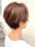 大人可愛い 小顔ショートボブ 黒髪でも可愛い