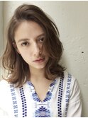 前髪長めのかきあげミディアム