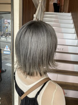 アヴァンス 天王寺店(AVANCE.) シルバーグレージュ×透明感