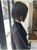 切りっぱなしボブ　ぷつっとボブ　グレージュ　大人ボブ　西田